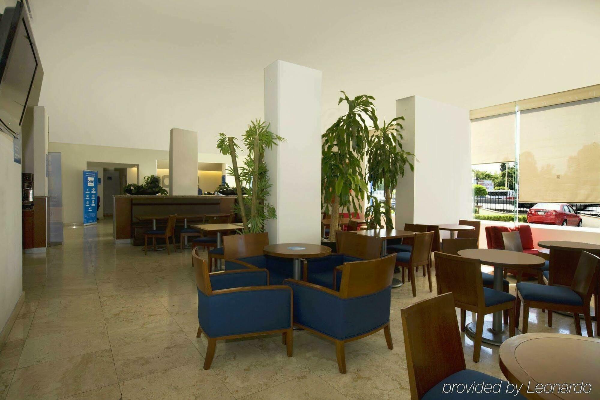 One Queretaro Plaza Galerias Ξενοδοχείο Εστιατόριο φωτογραφία